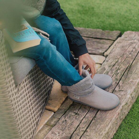 Women’s Chenille Knit Bootie Slippers, Memory Foam, Faux Fur, Suede House Shoes - Picture 2 of 6